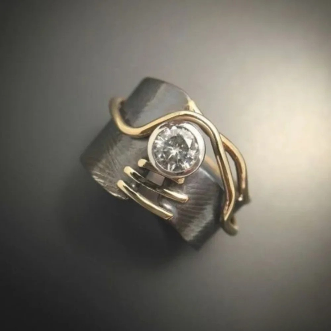 Anillo vintage de zirconia en tono plateado oscuro