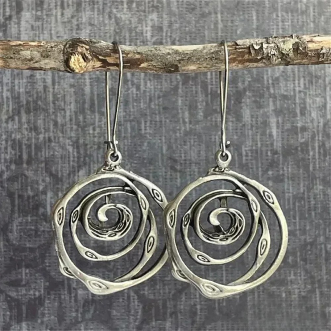Pendientes vintage de plata con diseño de laberinto