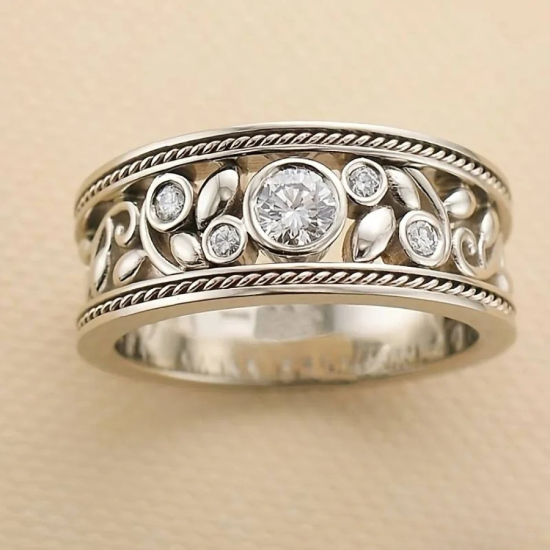 Anillo retro de plata con circonitas