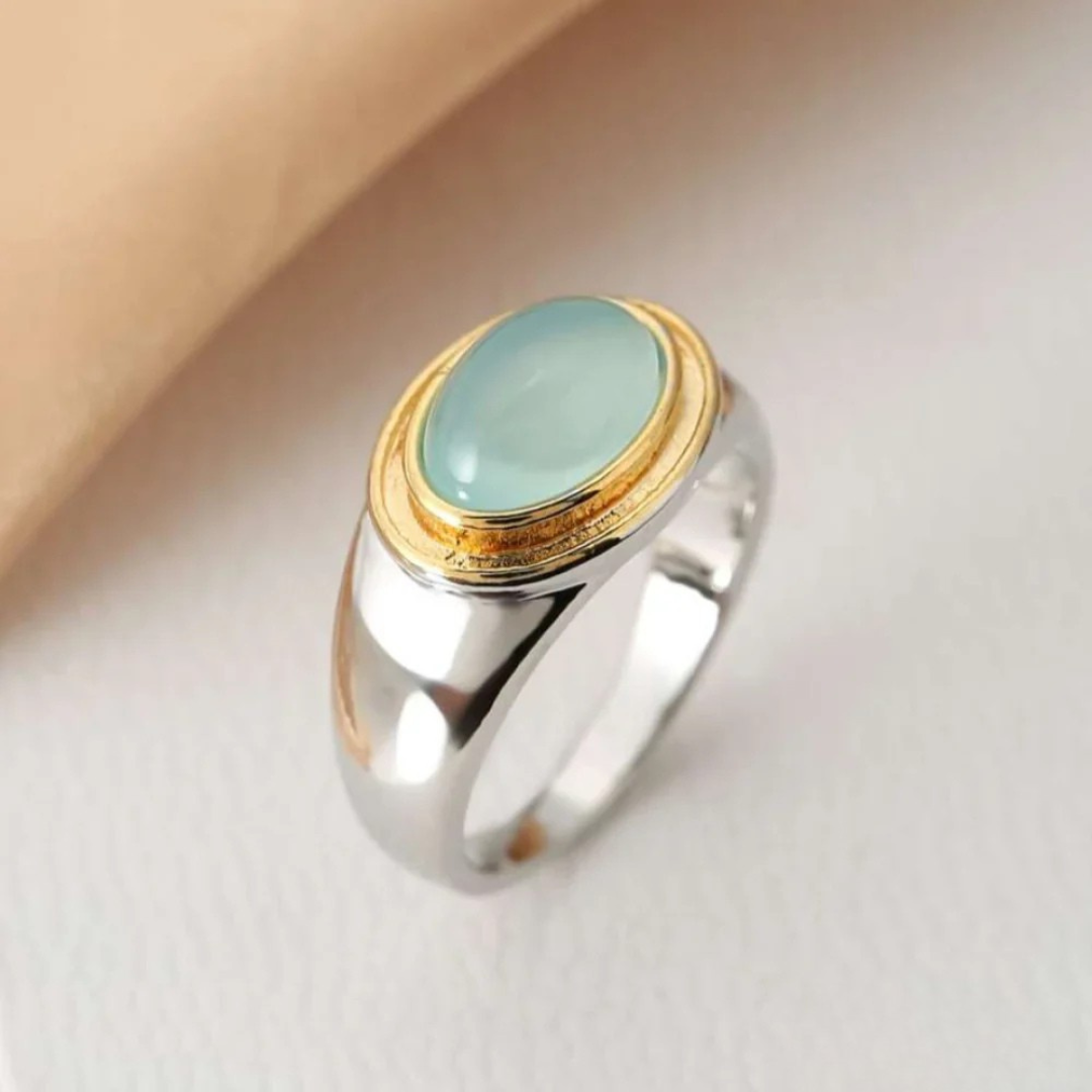 Anillo retro con piedra lunar verde