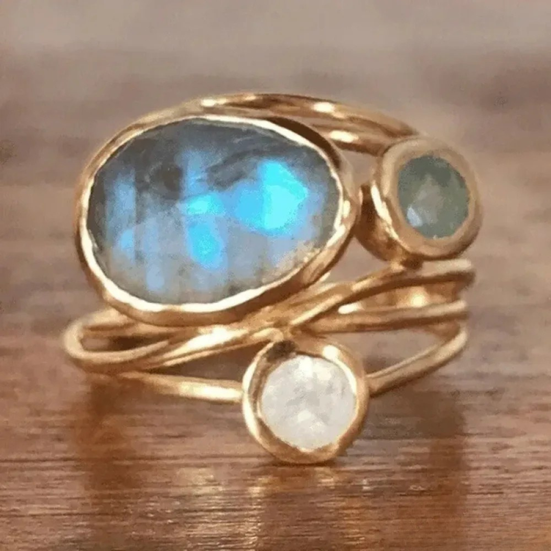 Anillo vintage con piedra lunar azul engastada