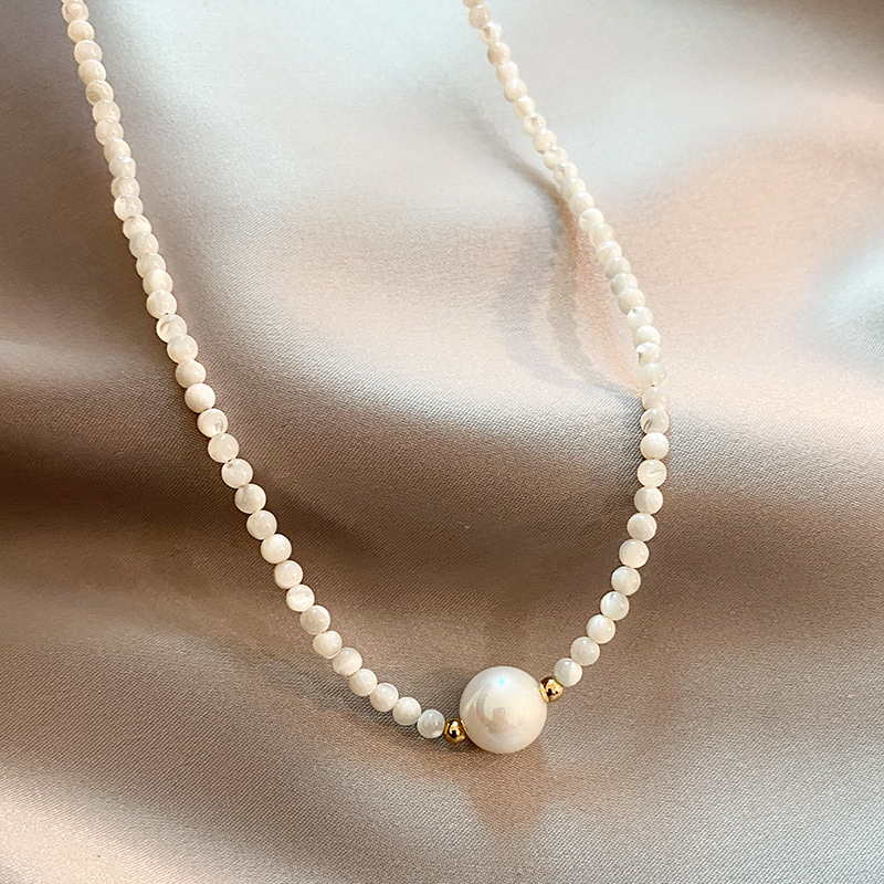 Collar Elegante de Perlas