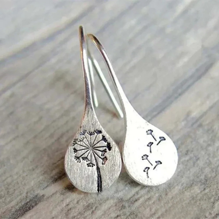 Pendientes de plata elaborados con diseño de hoja de diente de león