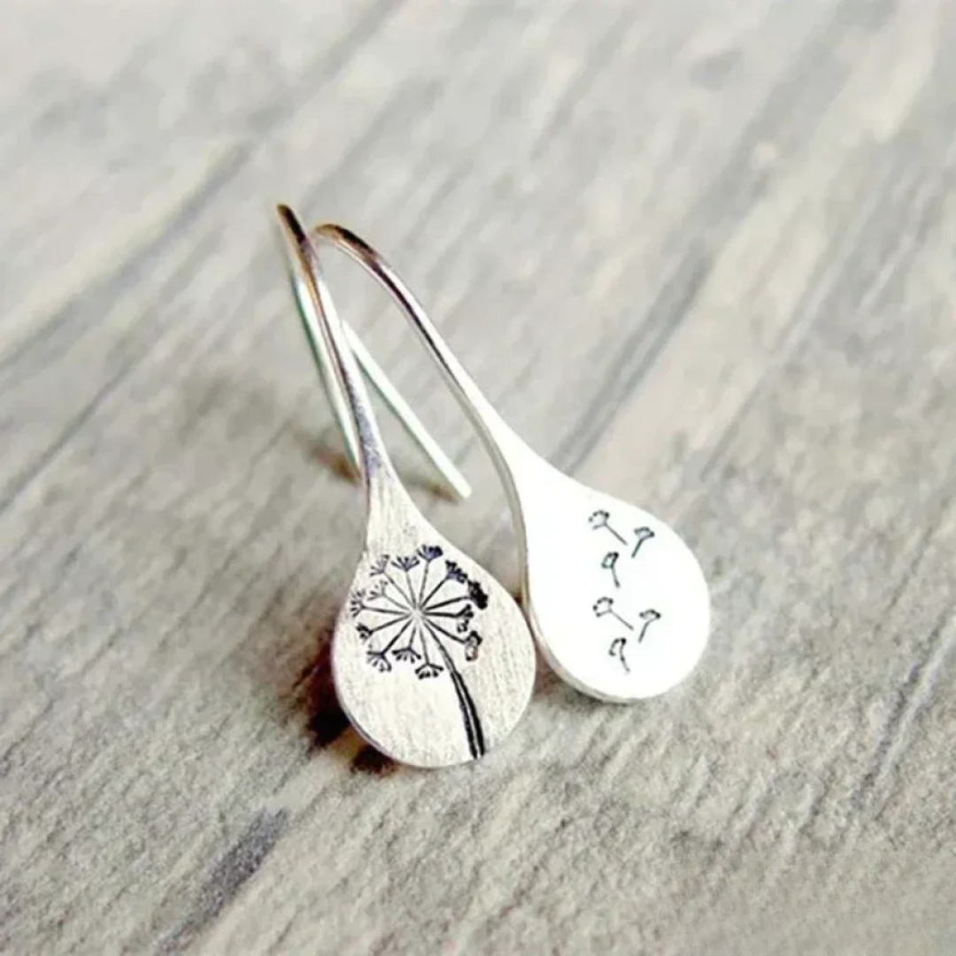 Pendientes de plata elaborados con diseño de hoja de diente de león