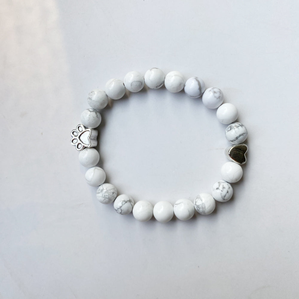 Pulsera Artesanal de Piedras Naturales con Charm en Forma de Corazón