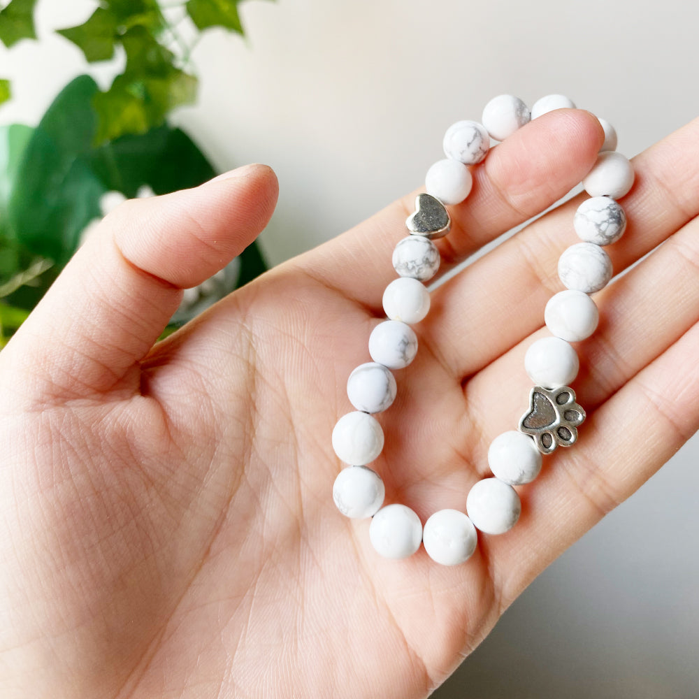 Pulsera Artesanal de Piedras Naturales con Charm en Forma de Corazón