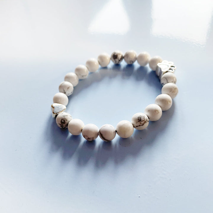 Pulsera Artesanal de Piedras Naturales con Charm en Forma de Corazón