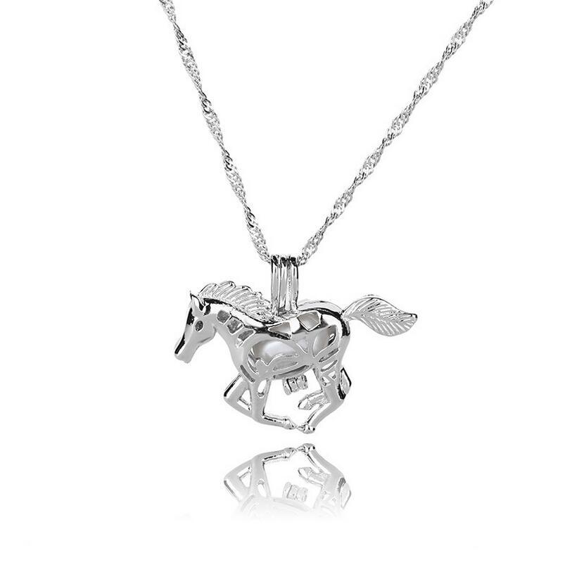 Collar Brillante con Colgante de Caballo Galopante