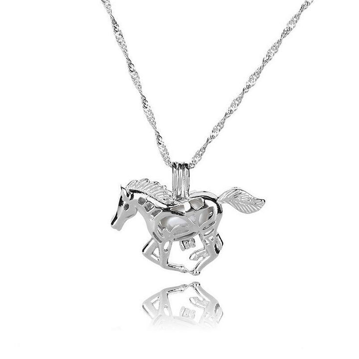Collar Brillante con Colgante de Caballo Galopante