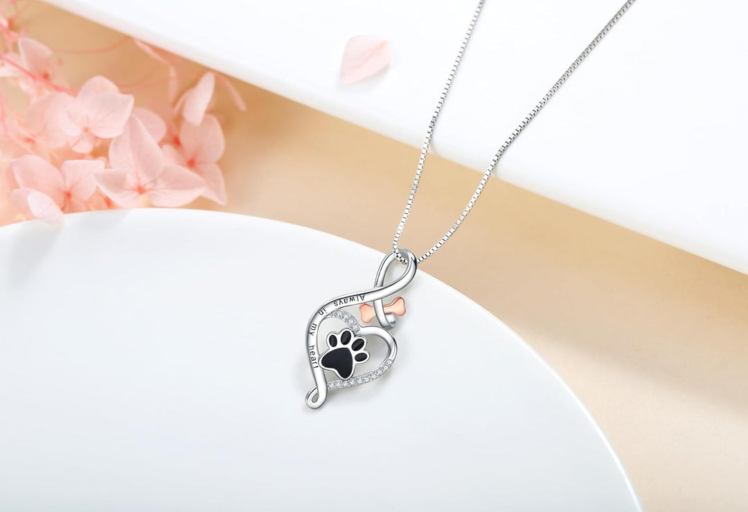 Collar de la Suerte con Huella, Corazón y Hueso – Colgante 'Siempre en Mi Corazón'