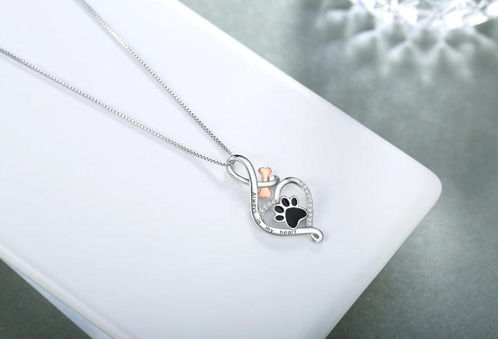 Collar de la Suerte con Huella, Corazón y Hueso – Colgante 'Siempre en Mi Corazón'