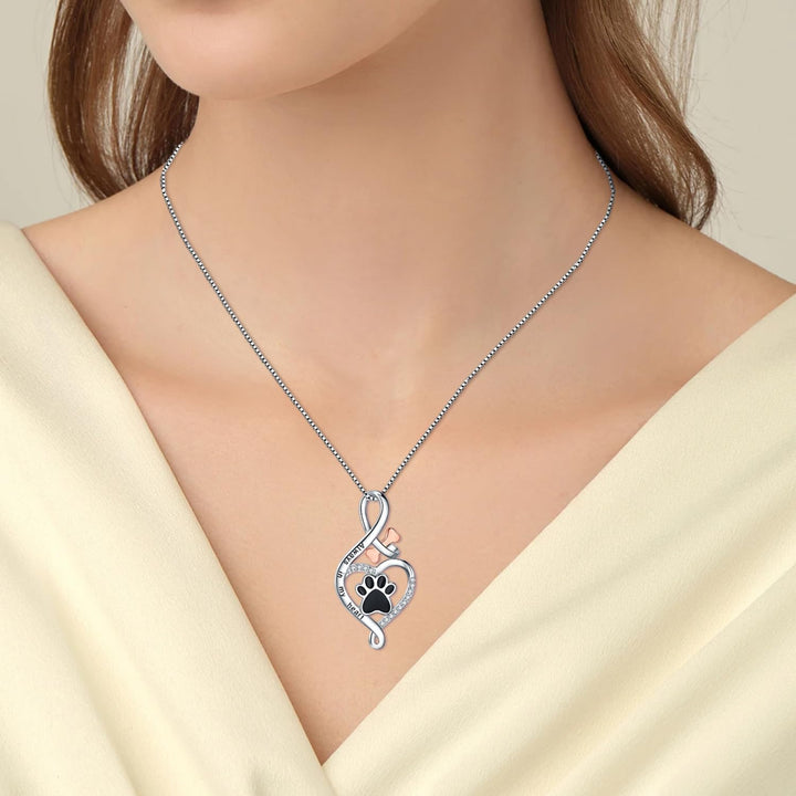 Collar de la Suerte con Huella, Corazón y Hueso – Colgante 'Siempre en Mi Corazón'