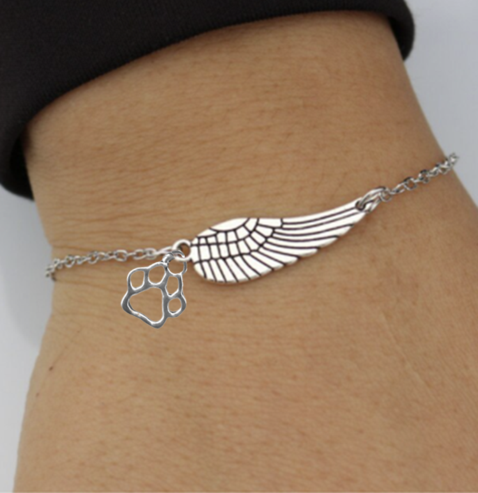 Pulsera de Plata Artesanal con Alas de Ángel y Huella Conmemorativa