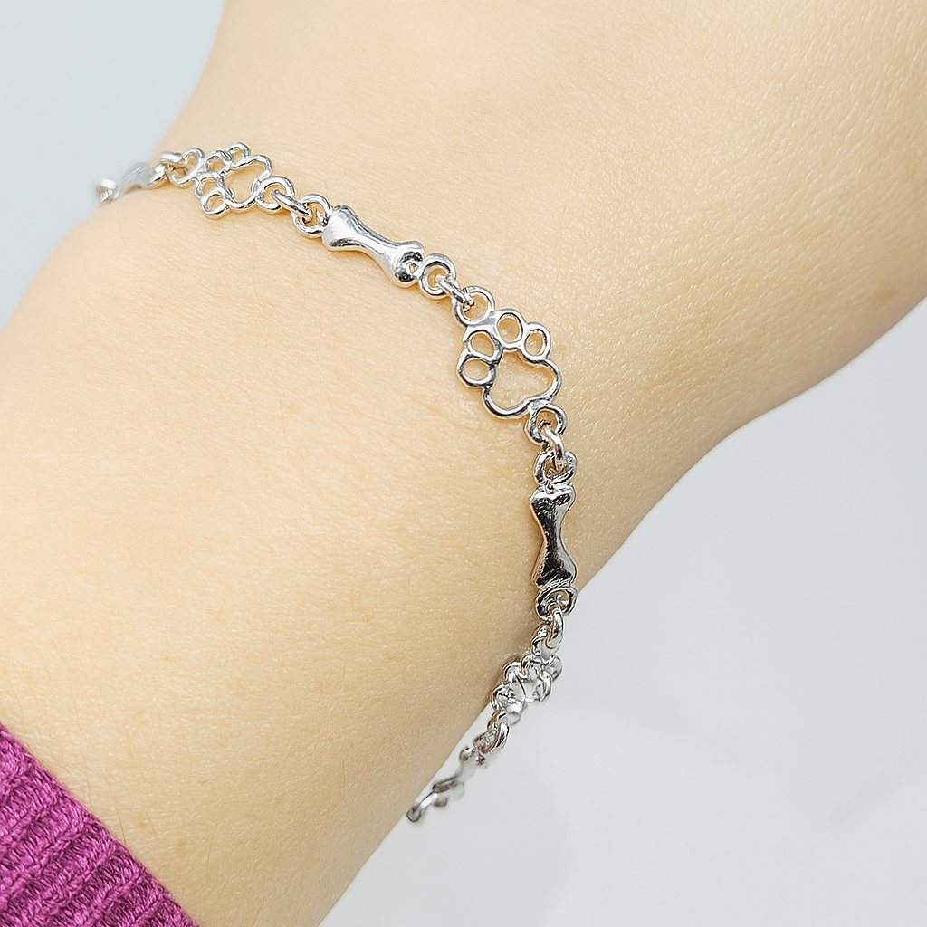 Pulsera de Plata de Alta Calidad con Charms de Huella de Perro y Hueso