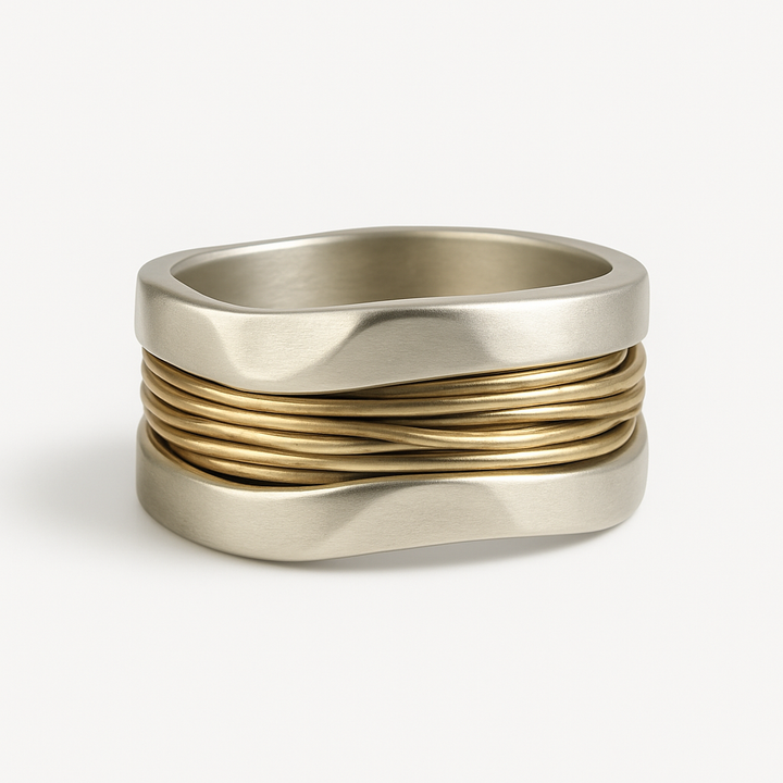 Anillo de Hilos de Oro Plateado Elegante