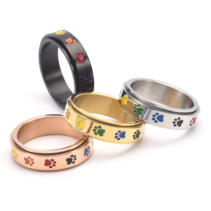 Anillo Antiestrés Ajustable con Huellas – Anillo de Acero Inoxidable en Tonos Arcoíris
