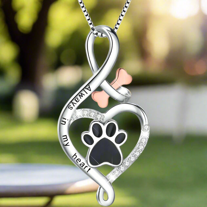 Collar de la Suerte con Huella, Corazón y Hueso – Colgante 'Siempre en Mi Corazón'