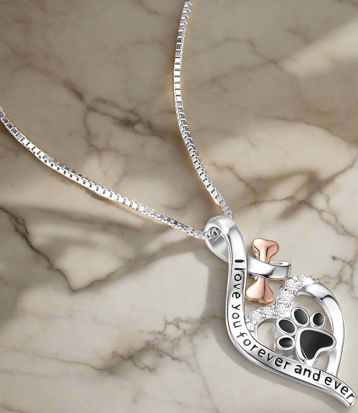 Collar de la Suerte con Huella, Corazón y Hueso – Colgante 'Siempre en Mi Corazón'